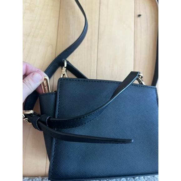 NWOT Michael Kors black small handbag with red rose design - Picture 4 of 5